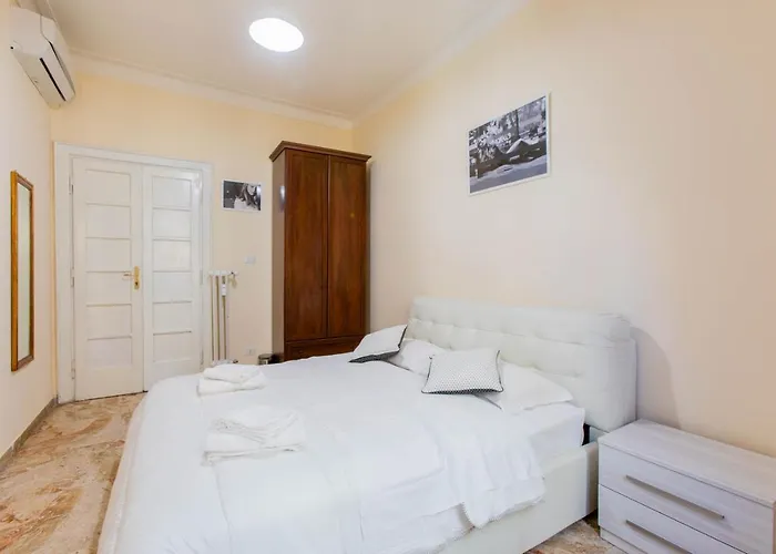 Flower 招待所 罗马